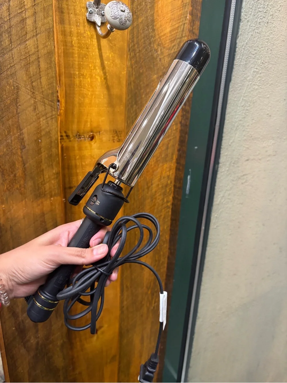 Hot Tools 24k Gold Professional 1.5” Curling Iron